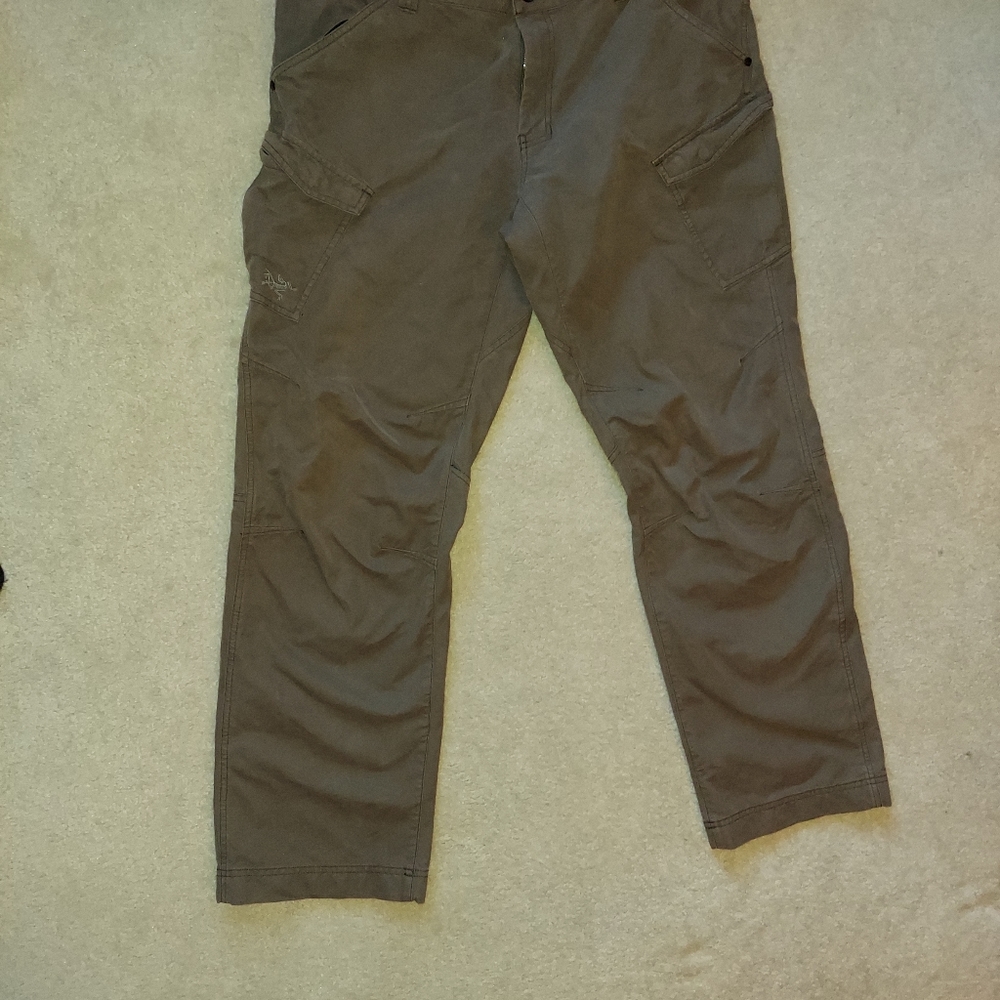 Arc'teryx Mens cargo pants Size 38, inseam 32